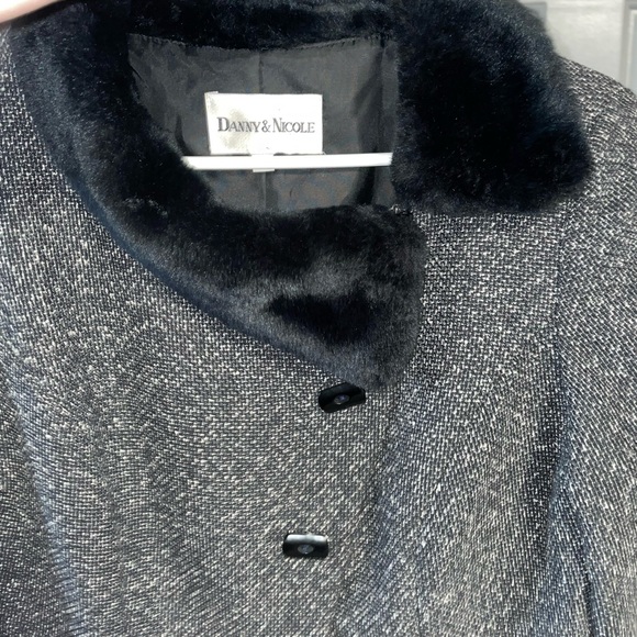 Gorgeous Size 8 Petite Jacket. MUST BE BUNDLED - Picture 4 of 9
